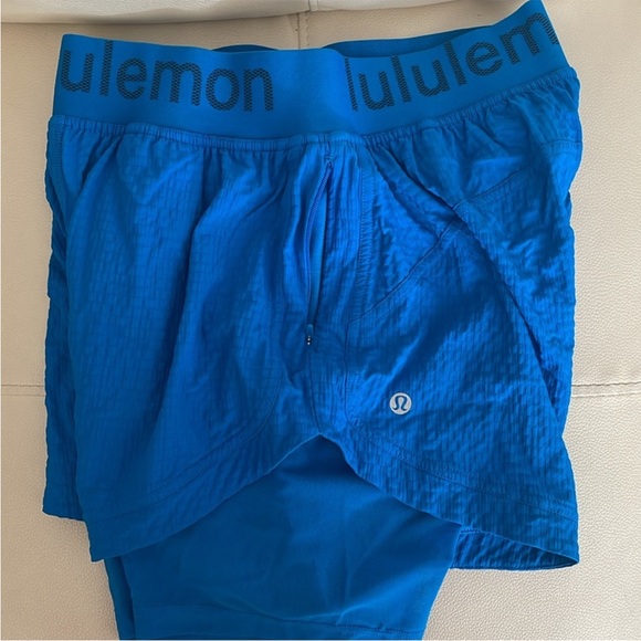 Lululemon Logo Waistband High-Rise Training Short - size 6 - Picture 7 of 13